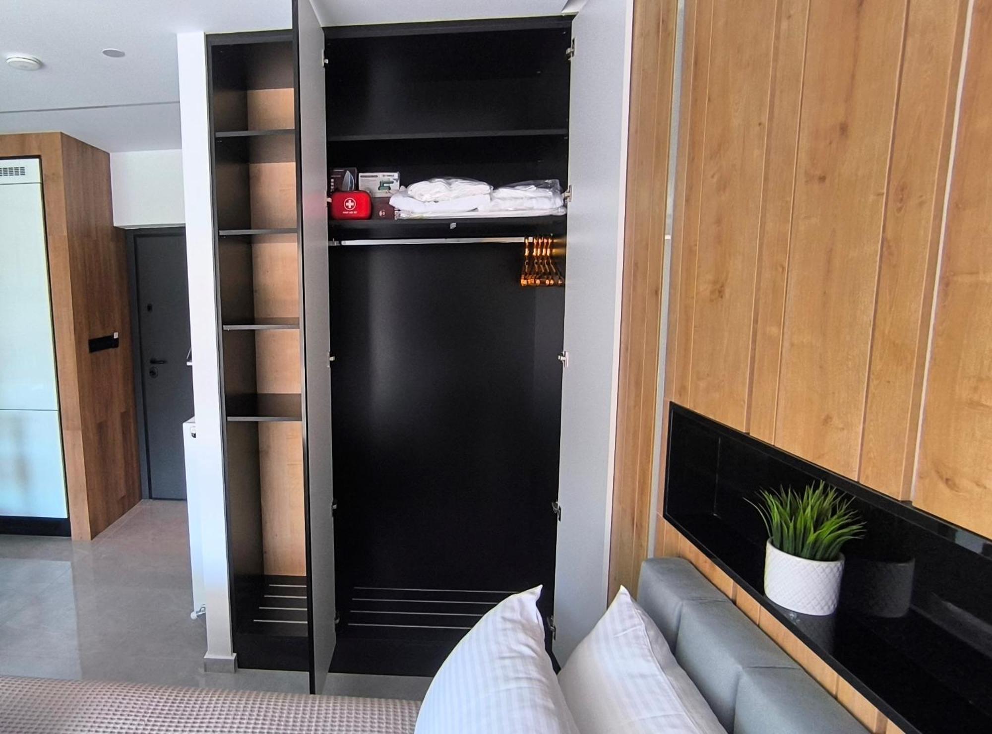 Larisa Absolute Suites, Sky View Smart Home エクステリア 写真