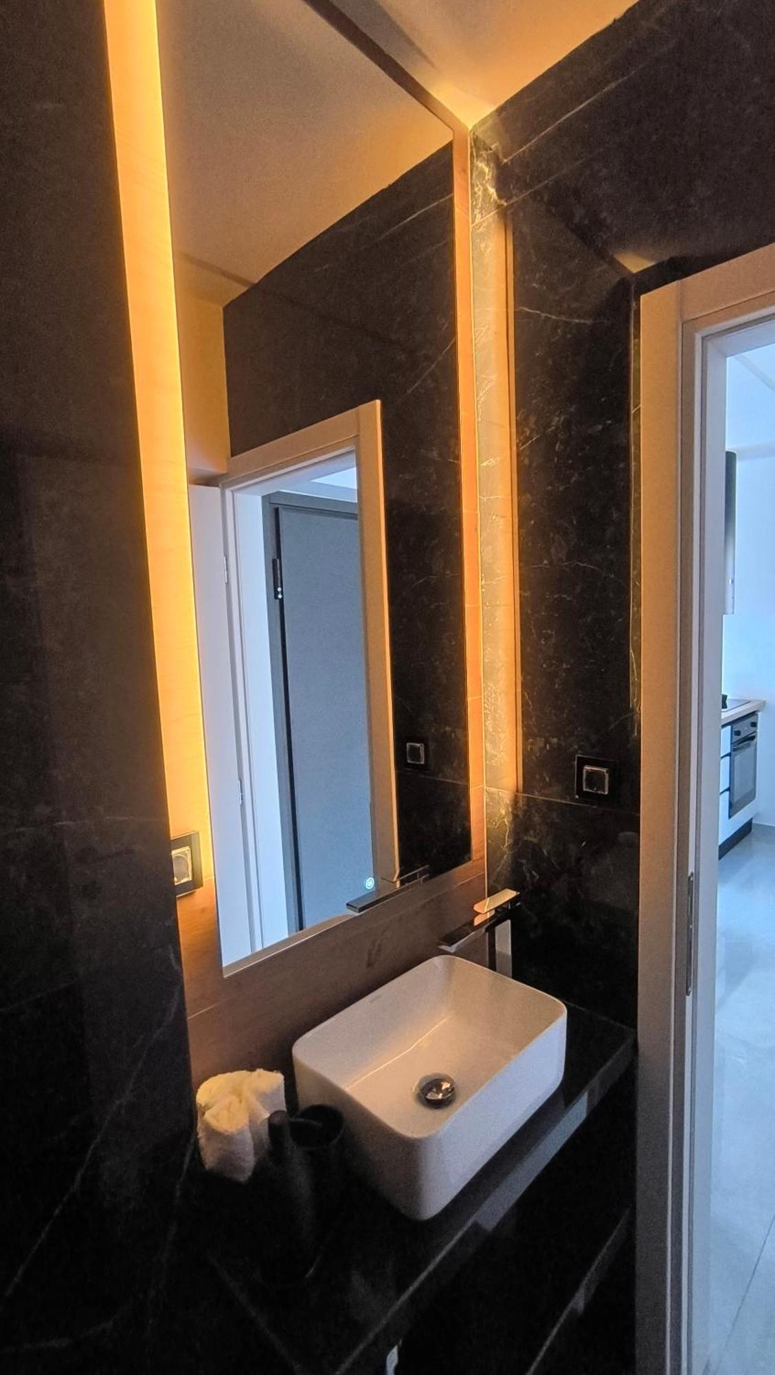 Larisa Absolute Suites, Sky View Smart Home エクステリア 写真