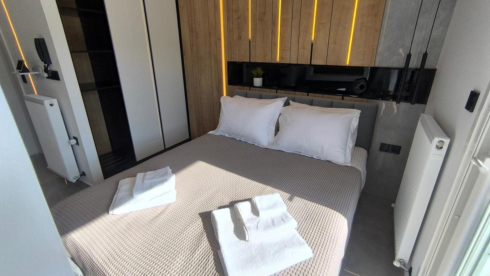 Larisa Absolute Suites, Sky View Smart Home エクステリア 写真